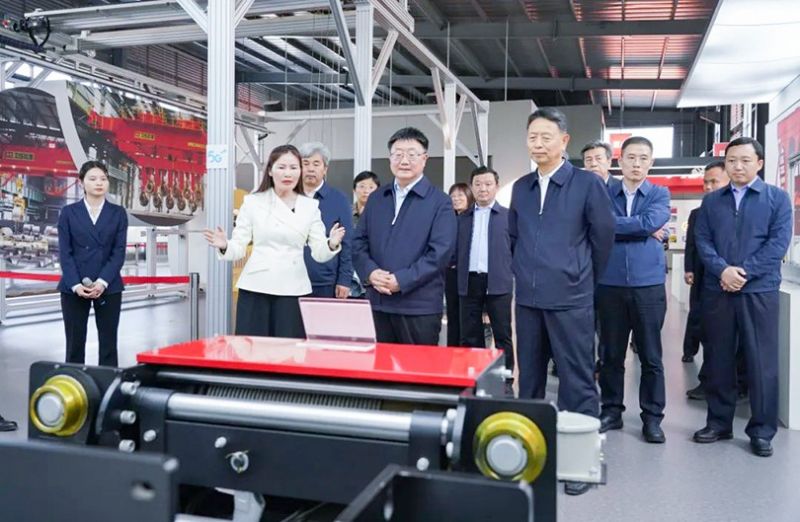 河南省司法廳黨委書記、廳長賀振華蒞臨衛(wèi)華集團調(diào)研